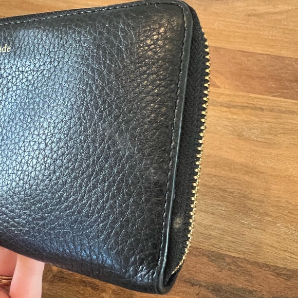 Kate Spade Zip Around Wallet. - Picture 11 of 16